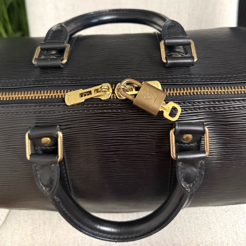 Authentic Louis Vuitton unisex Keepall 45 bag black Epi leather - Picture 15 of 16